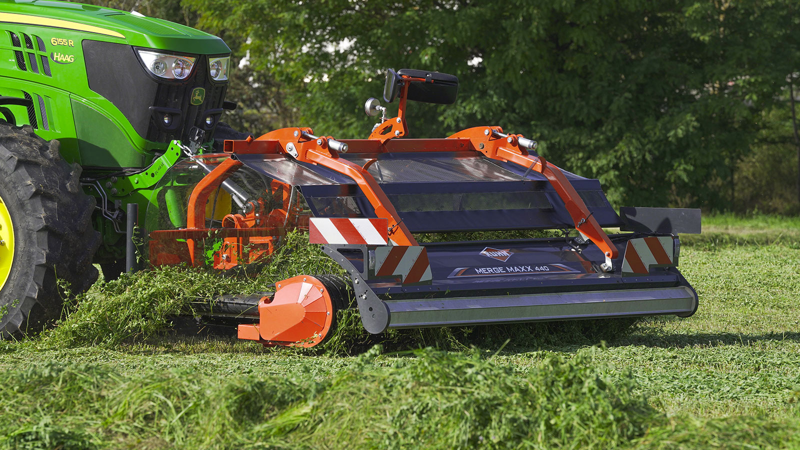 Du débit de chantier pour l'andaineur à tapis Kuhn Merge Maxx 950