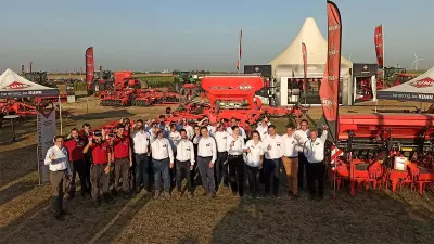 Photo du groupe d'Experts KUHN à Innov-Agri