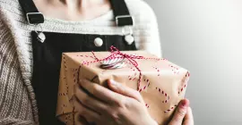 Un CSE actif offrant divers avantages : chèques cadeaux & vacances, réductions, activités...