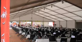 Une fête annuelle est organisée soit en hiver, soit en été. 