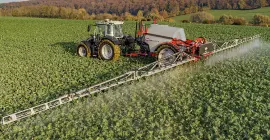 Pulvérisateur LEXIS KUHN cuve grise en marche