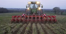 Strip-till KUHN modèle STRIGER 600 12 rangs