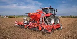 Semoir semis simplifiés à dents MEGANT 602r au champs