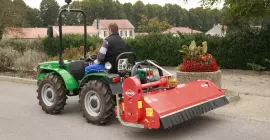 Photo broyeur d'entretien du paysage BE 18 au transport sur route