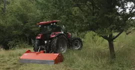 Photo du broyeur polyvalent BP 28 KUHN au travail