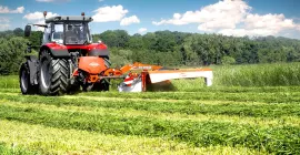 Photo de la faucheuse-conditionneuse portée FC 3115 R au travail