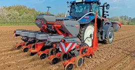 Photo de semoir de précision Kuhn modèle KOSMA au travail