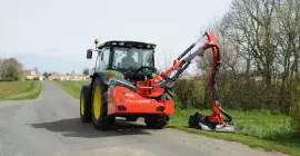 Photo de l'épareuse POLY-LONGER au travail vue arrière
