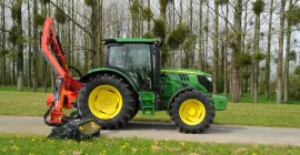 Photo de l'épareuse POLY-LONGER 5050 SP et son bras semi-avancé OPTIview