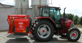 Désileuse distributrice POLYCROK au travail