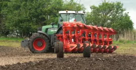 Photo vue demi-tour en fourrière de la charrue semi-portée KUHN VARI-MANAGER