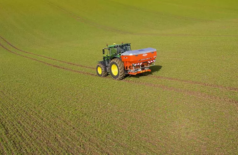 Distributeur d'engrais AXIS 50.2 au travail