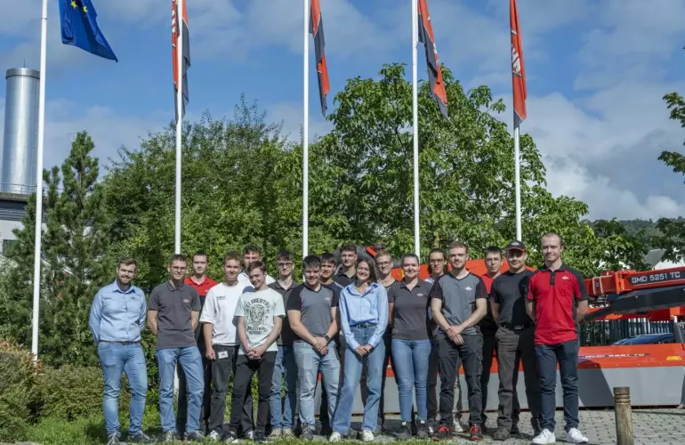 Intégrés au cœur de nos métiers auprès de tuteurs passionnés et dévoués nous accueillons de nombreux stagiaires et alternants sur nos sites de KUHN SAS et KUHN MGM