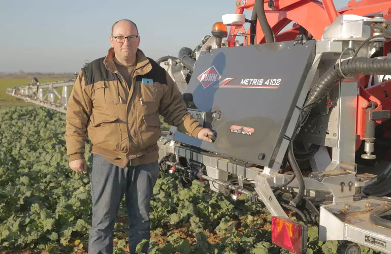 M. Fuzeau expliquant les avantages de la technologie de pulvérisation Autospray 