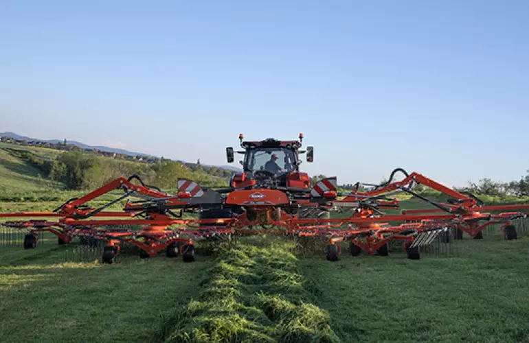 Andaineur 4 rotors GA 14321 au travail