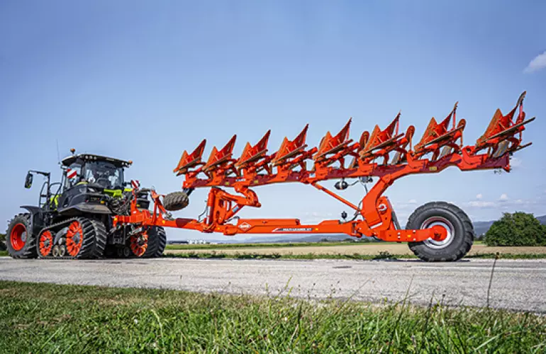Photo de la nouvelle charrues semi-portées MULTI-LEADER XT KUHN au transport
