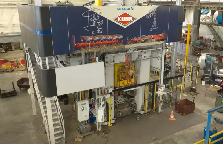 Vue sur la nouvelle presse estampage CHARLY