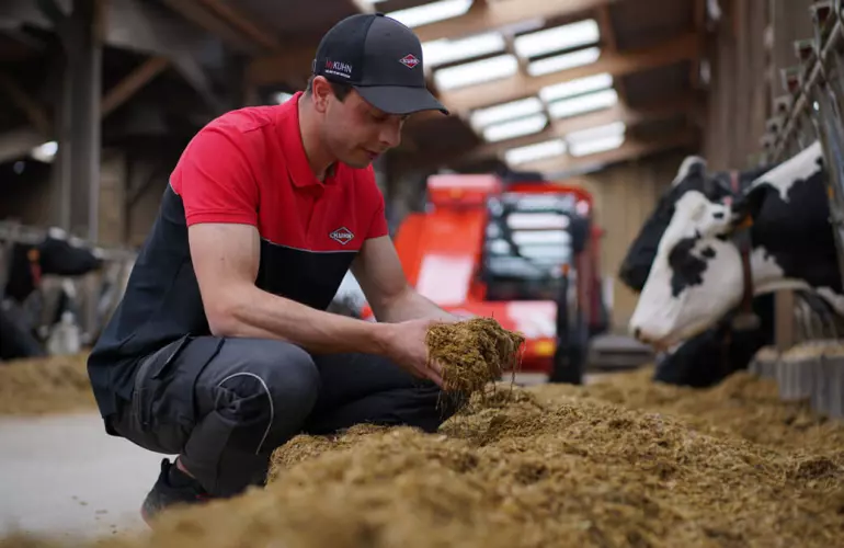Vue sur un éleveur bovin