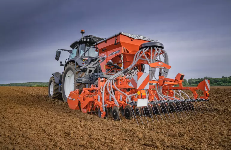 Semoir combinés de semis mécaniques KUHN, gamme VENTA série 100 en action
