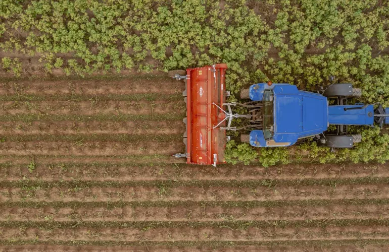 Broyeur à axe horizontal BFP KUHN au travail
