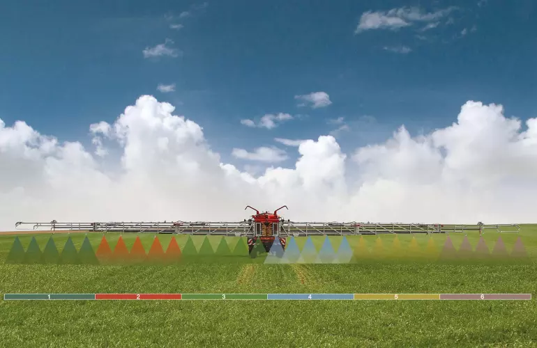 Vue sur l'épandeur à engrais traîné à rampes AERO GT 60.1 KUHN