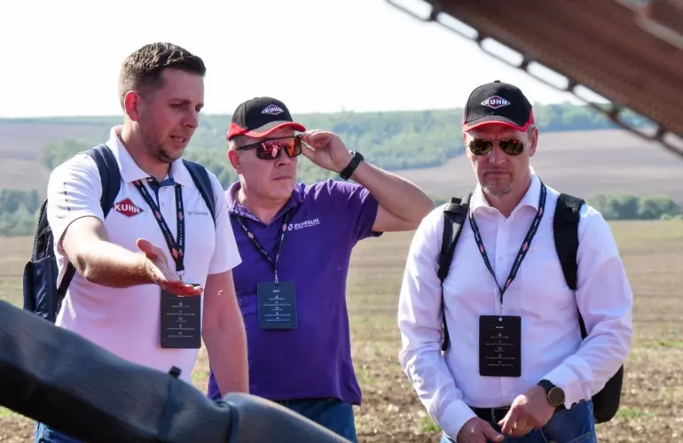 Discussion during KUHN Crop Days