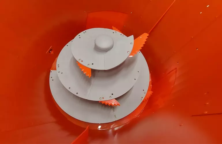 Vis de mélangeuse KUHN avec perçages