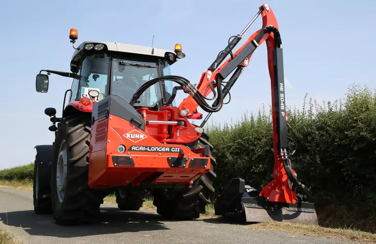 Photo de l'épareuse AGRI-LONGER GII à sécurité pivot au travail