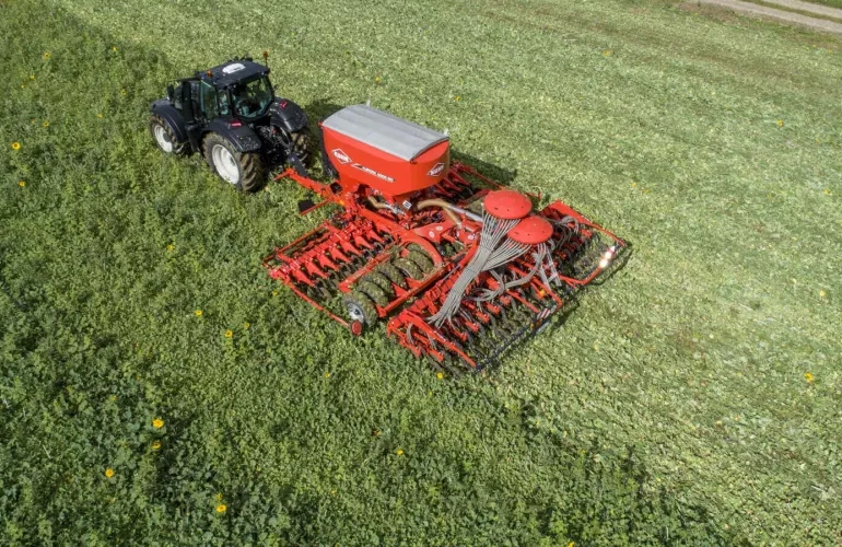 Photo du AUROCK au travail dans des couverts végétaux