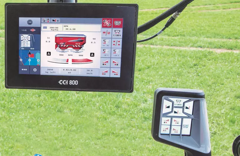 Photo du terminal CCI 800 et Joystick CCI A3