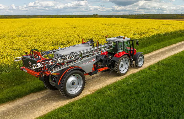 Pulvérisateur traîné LEXIS 3800 au transport 