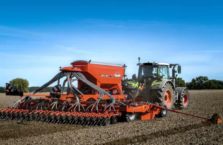 ESPRO 6000RC seed drill at work