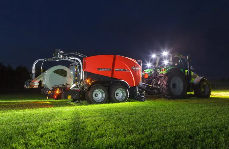 FBP 3135 3D enrubannant une balle dans le noir à la lumière des feux de travail