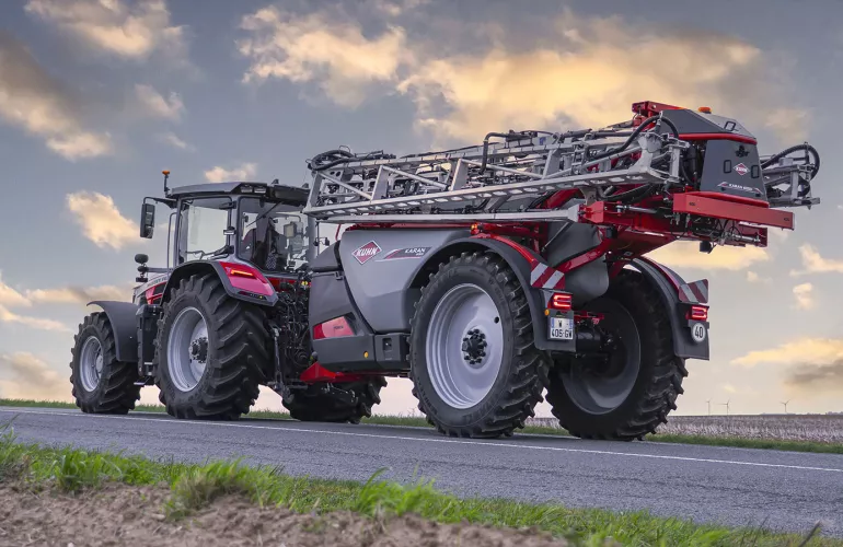 KARAN_TRANSPORT_GROUND_MASSEY_FERGUSON.jpg