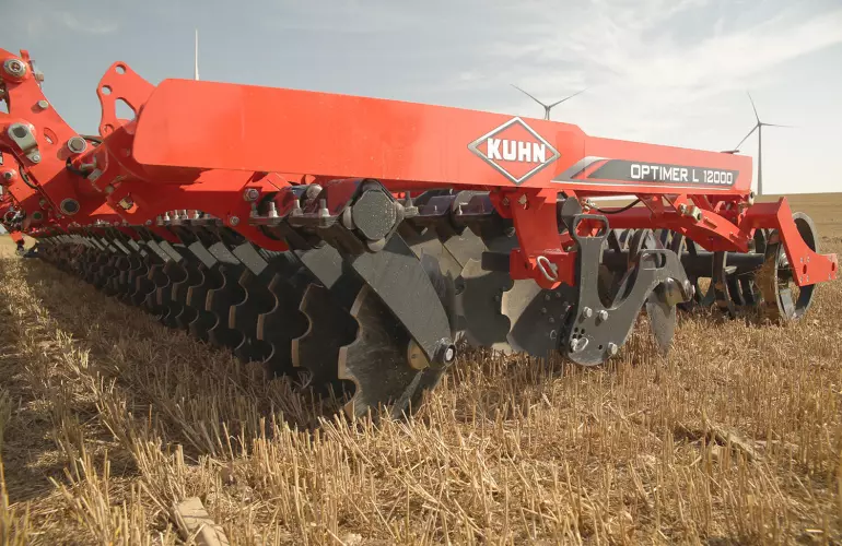 Photo gros plan des disques de 510 mm de diamètre pour le déchaumage avec L'OPTIMER L 12000