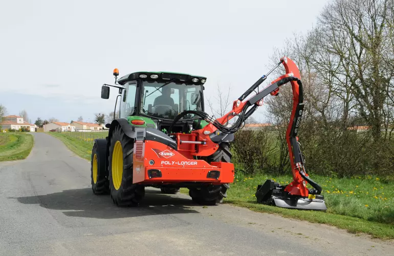 Photo de l'épareuse POLY-LONGER au travail vue arrière