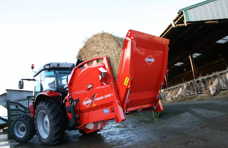 Pailleuse KUHN PRIMOR 2060 H en mode de transport