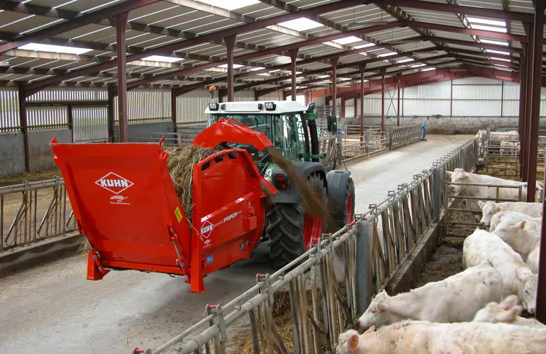 Pailleuse distributrice KUHN PRIMOR 2060 S en distribution