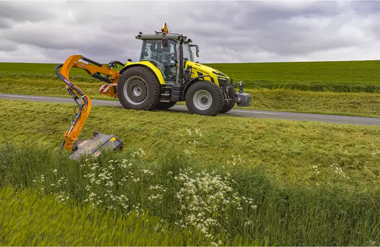 Photo de l'épareuse KUHN PRO-LONGER GII 6183 au travail