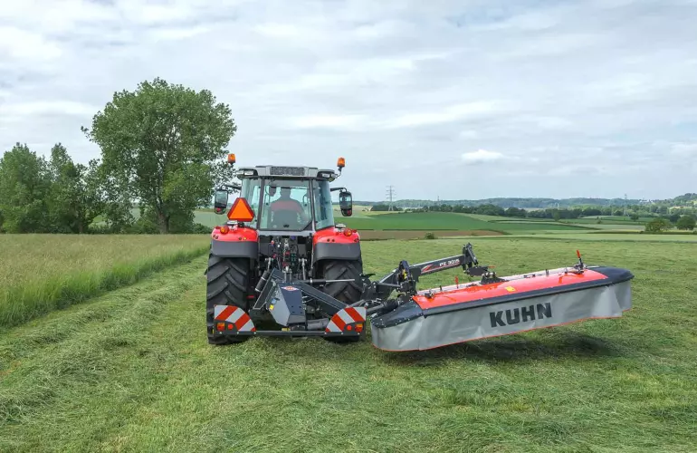 PZ 3015 en position passage d'andain 