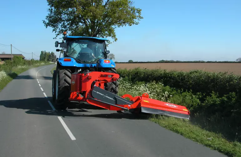 Faucheuse d'Accotement SPRING-LONGER Série 80 au travail