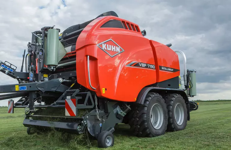 Presse combinée VBP 7100 au travail