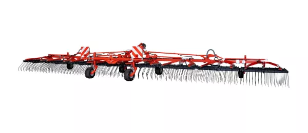 La herse étrille TINELINER de KUHN, de grande largeur de travail, est équipée de plusieurs rangées de dents métalliques courbées et de roues de contrôle. Elle est conçue pour le désherbage mécanique des cultures et la gestion des adventices en grandes cultures.
