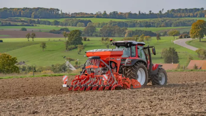 Combiné de semis VENTA 100 en train de semer