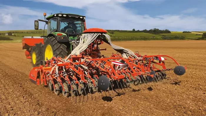 Combiné de semis HR 4530 RCS + barre de semis BTFR 4530