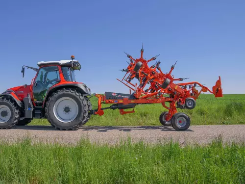 Nouveau faneur semi-porté GF 8703 T