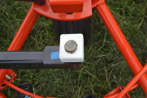 Les déflecteurs d'andain qui équipent les HAYBOB 300 et 360 disposent de deux hauteurs de réglage.