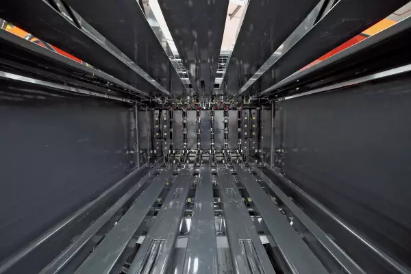 Le canal d’une longueur de 3,4 mètres de la SB permet la mise en forme de balles régulières et parfaites.