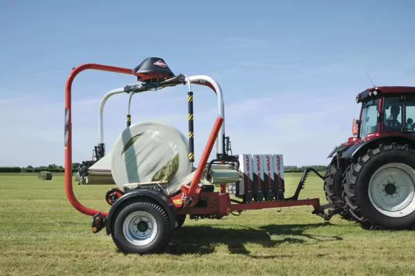 L'utilisation de l'enrubannage 3D permet une distribution plus uniforme et plus efficace du film sur toute la surface de la balle.