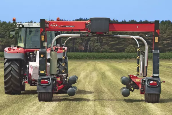 L'enrubanneuse est dotée d'une largeur totale de 4 m au travail.